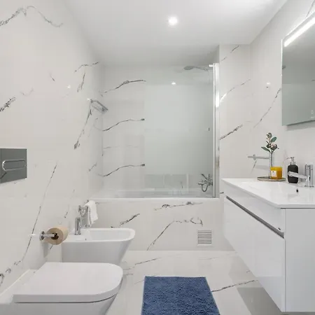 Joivy Bright Flat, Quiet Area Apartment